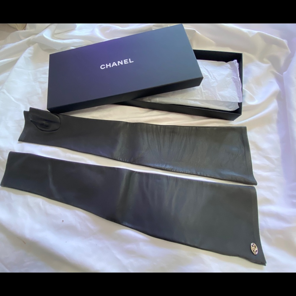 Chanel fingerless leather gloves